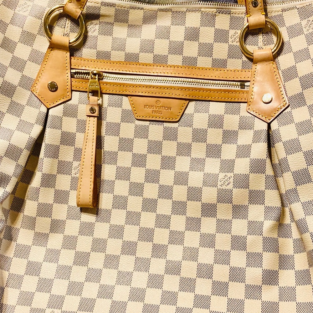 “Duplicate” (FAKE) LV shoulder bag/tote.